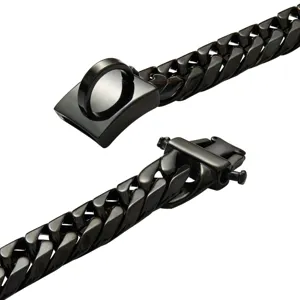 Close-up detail of the durable black stainless steel Cuban link pet dog collar clasp and ring.