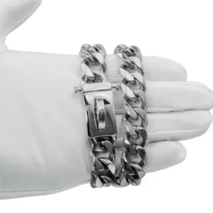 Schwere Edelstahl-Gliederkette als Haustierhalsband oder Schmuck, silber poliert.