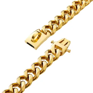 Nahaufnahme Detail der 15mm goldenen Titanstahl Kubakette Hundehalsband schwere Metallkette.