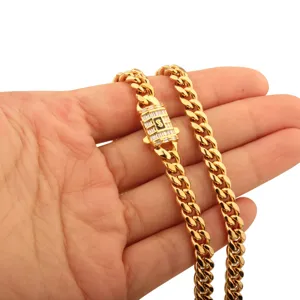 Collier de chaîne gourmette cubaine en acier inoxydable doré pour homme avec fermoir.