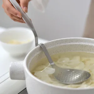 Ανοξείδωτη κουτάλα τρυπητή για hot pot με σχεδιασμό γάντζου για μαγειρική κουζίνας.
