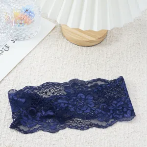 Dunkelblaue elastische Spitzenstirnband Detail, stilvolles hohles florales Damen Haaraccessoire.