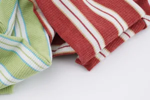 Sporty striped elastic knitted headband detail, soft texture and breathable fabric for yoga wear.