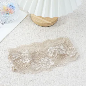 Beige elastisches Spitzenstirnband für Damen, elegantes, ausgehöhltes Haaraccessoire.