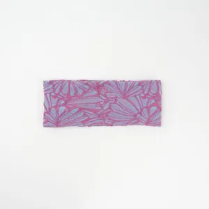 Detailed view of the elastic cotton wide headband with stylish floral pattern, soft and comfortable.