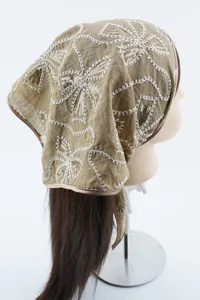 Pañuelo de lentejuelas champán con bordado blanco hecho a mano diadema triangular vintage.