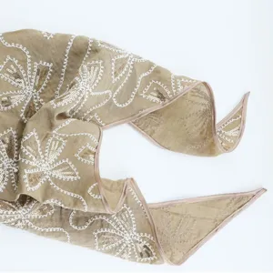 Bufanda Bordada con Lentejuelas Champaña Estilo Vintage Pañuelo Triangular Vista Principal