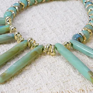 Collier de perles en acrylique turquoise rétro avec espaceurs dorés bijoux style bohème
