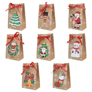 Bolsas de regalo de papel kraft de Navidad para caramelos con cintas rojas y motivos festivos.