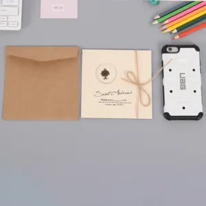 Set de tarjeta de felicitación vintage con colgante de árbol metálico cuerda y sobre para deseos.
