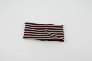 Close-up detail of the vintage striped knitted headband, soft and elastic fabric texture.