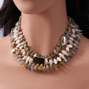 Collar multicapa artesanal de concha y piedra estilo playa elegante para mujeres chic