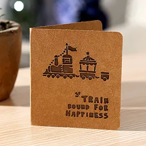 Carte de vœux vintage en papier kraft découpé au laser pour anniversaire noël détails de souhaits.