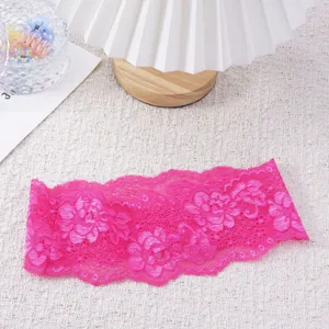 Knallrosa elastisches Spitzenhaarband Detail, hohles Blumen Haaraccessoire fur Damen Alltag.