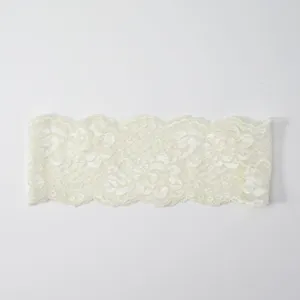 Weisses elastisches Spitzenstirnband, hohles florales Haarzubehoer fuer Damen Stil.