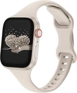Smalle siliconen horlogeband in beige, compatibel met smartwatches, comfortabel voor dagelijks.