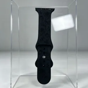 Cinturino per orologio in silicone nero con motivo a rose inciso al laser, compatibile.