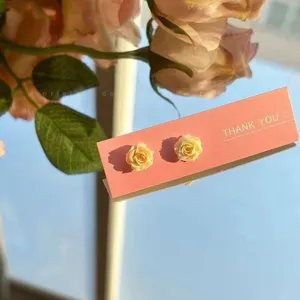 Boucles d'oreilles clous camélia dégradé pour femme, design de niche doux bijoux élégants.