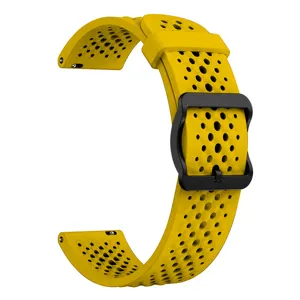 Detailansicht des atmungsaktiven Silikonarmbands in Gelb mit schwarzer Metallschließe.
