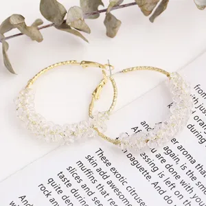 Boucles d'oreilles créoles en cristal élégantes avec perles, design chic pour tous les jours.