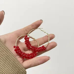 Boucles d'oreilles créoles en perles de cristal rouge, grand design doré tendance pour femmes.
