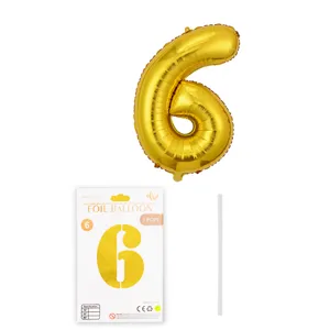 Vue détaillée du ballon en aluminium chiffre 6 doré avec carte d'emballage et paille.