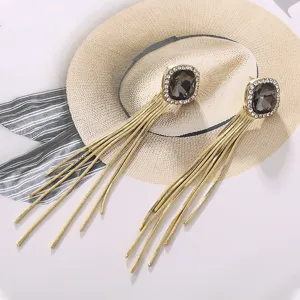 Boucles d'oreilles longues et dorees avec strass carres pour femmes charmants bijoux mode.