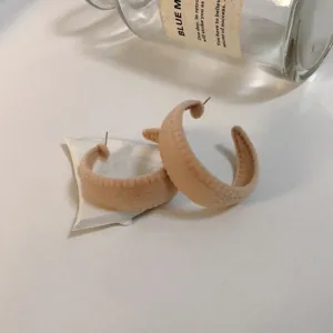 Beige velvet hoop earrings for women, retro chunky fuzzy C-shaped earrings, autumn winter stylish jewelry.