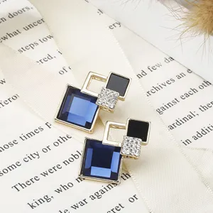 Geometrische ruit kristal strass oorbellen, gedetailleerd overzicht van elegante sieraden.