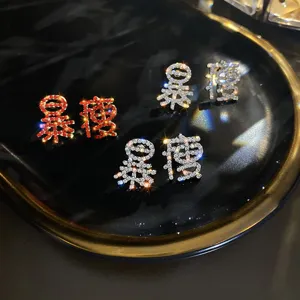Prachtige strass oorbellen met rijke stijl, trendy asymmetrisch design voor vrouwen.