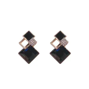 Geometrische diamant kristallen oorbellen voor dames, roségoud vergulde elegante oorknopjes.