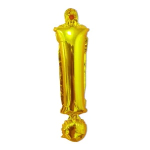 Detailansicht des goldenen Trophäen-Folienballons für Schulfete und Partydekoration.
