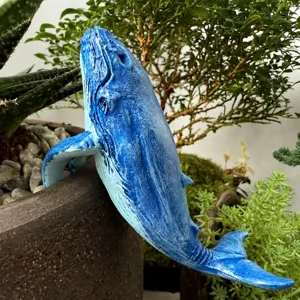 Statua in resina sospesa per vaso di fiori balena blu giardino decorazione dettaglio