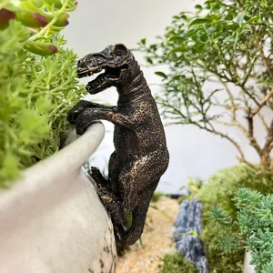 Adorable statue dinosaure T-Rex pour pot de fleurs décoration jardin et détails plantes extérieur