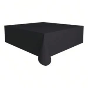 Vue détaillée de la nappe noire unie, montrant une texture de tissu lisse et un beau tombé.