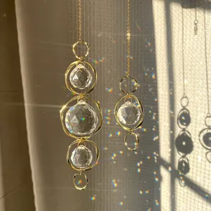 Ornement Suspendu Attrape-Soleil en Cristal Minimaliste Anneaux Métalliques Irréguliers Boule de Cristal Claire Décoration de Fenêtre