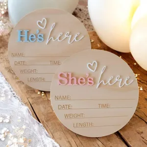Nouveau-né en bois naissance annonce signe carte de jalon pour photographie de chambre de bébé