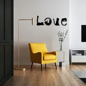 Schwarze Katze Silhouette LOVE Holz Wandkunst Detail zeigt modernes Wohnzimmer Dekor.