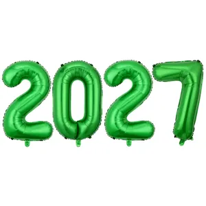 Nahaufnahme von grünen 2027 Zahlen Folienballon Details für Party und Event Dekoration