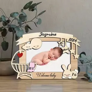 Hermoso marco de fotos de madera personalizado para recién nacidos con datos de nacimiento.