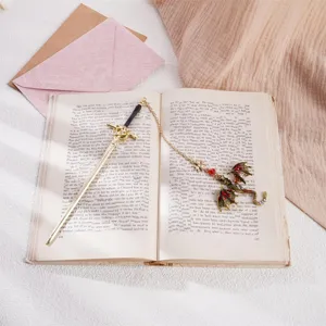 Metall Schwert und Drache Lesezeichen mit Kettenglied Anhänger, Vintage Lesezubehör für Leser.
