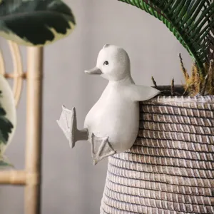 Resin Duck Figurine Hanging Pot Ornament Cute Animal Statue Plant Pot Edge Decor Modern Minimalist Home Garden Decoration