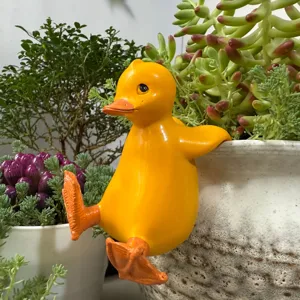 Resin hanging duck flowerpot ornament, cute plant pot edge climbing sculpture for garden home decor.