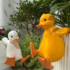 Cute resin duck pot hanger ornament animal figurine for garden balcony home decor hanging