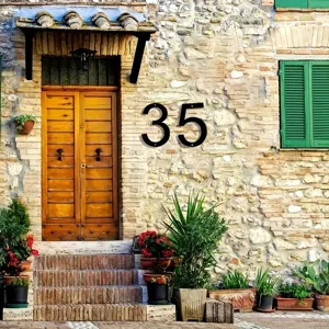 Número de casa de metal moderno 35, placa de dirección negra elegante para decoración de pared exterior.