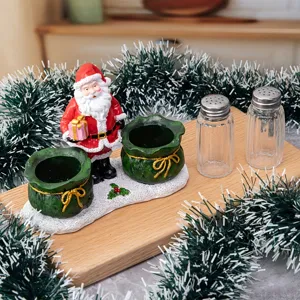 Christmas Santa salt and pepper shaker set, resin decorative seasoning jar for kitchen and dining table.
