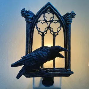 Halloween Gothic Crow Night Light Resin Plug-in Raven Lamp Vintage Home Decor Spooky Party Lighting Fixture Gift