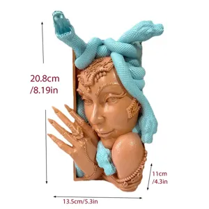 Harz Medusa Buchstütze Skulptur mit detailreichem Schlangenhaar für die Heimdekoration.