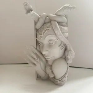Medusa Buchstütze aus Harz Skulptur für Fantasie Bücherregal Tisch Dekoration