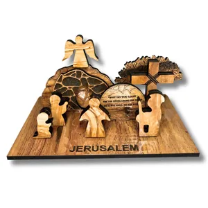 Holz Auferstehung Szene Detail mit handgeschnitzten Figuren, Grab und Kreuz für die Osterdeko.